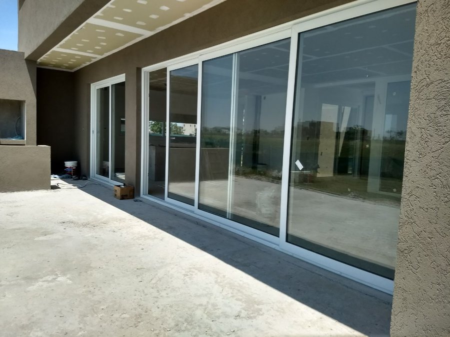 Trabajo realizado: aberturas de PVC LUSSO